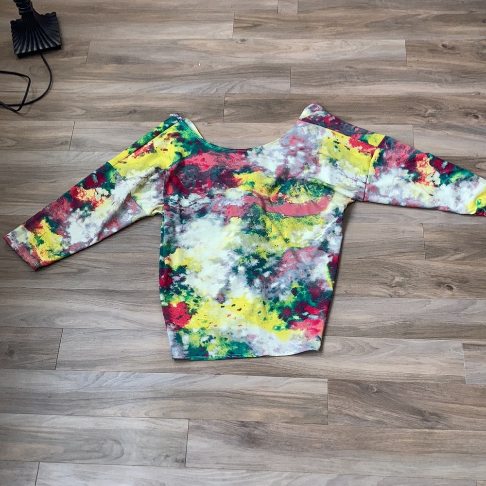 Arabella top twist back bright tie dye like print top size 2X - Picture 10 of 17